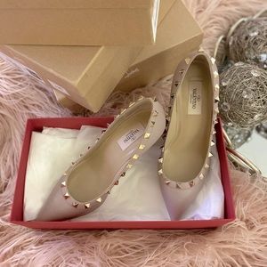 Valentino Garavani Rockstud Leather Pump